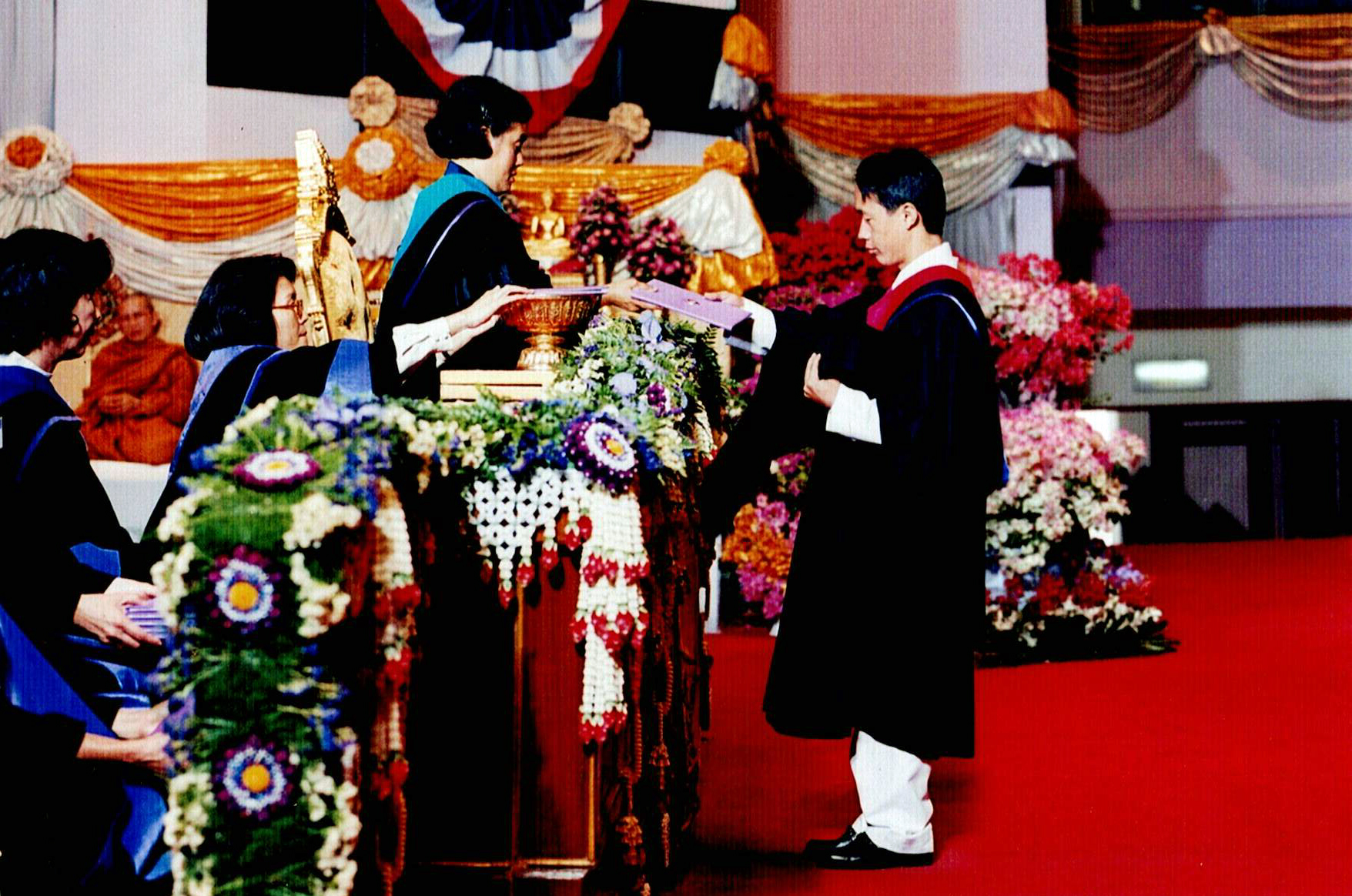 คุณวิชัยสำเร็จการศึกษาปริญญาโทและเข้ารับพระราชทานปริญญาบัตรมหาบัณฑิตจากสมเด็จพระเทพฯ มหาวิทยาลัยเชียงใหม่