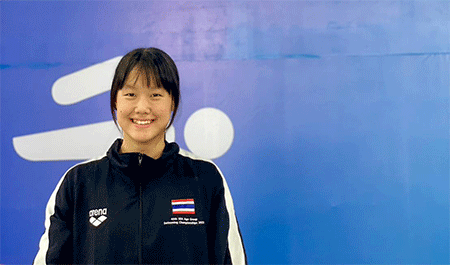 เอสเธอร์เป็นตัวแทนทีมชาติไทยไปแข่งขันว่ายน้ำที่ประเทศอินโดนีเซีย